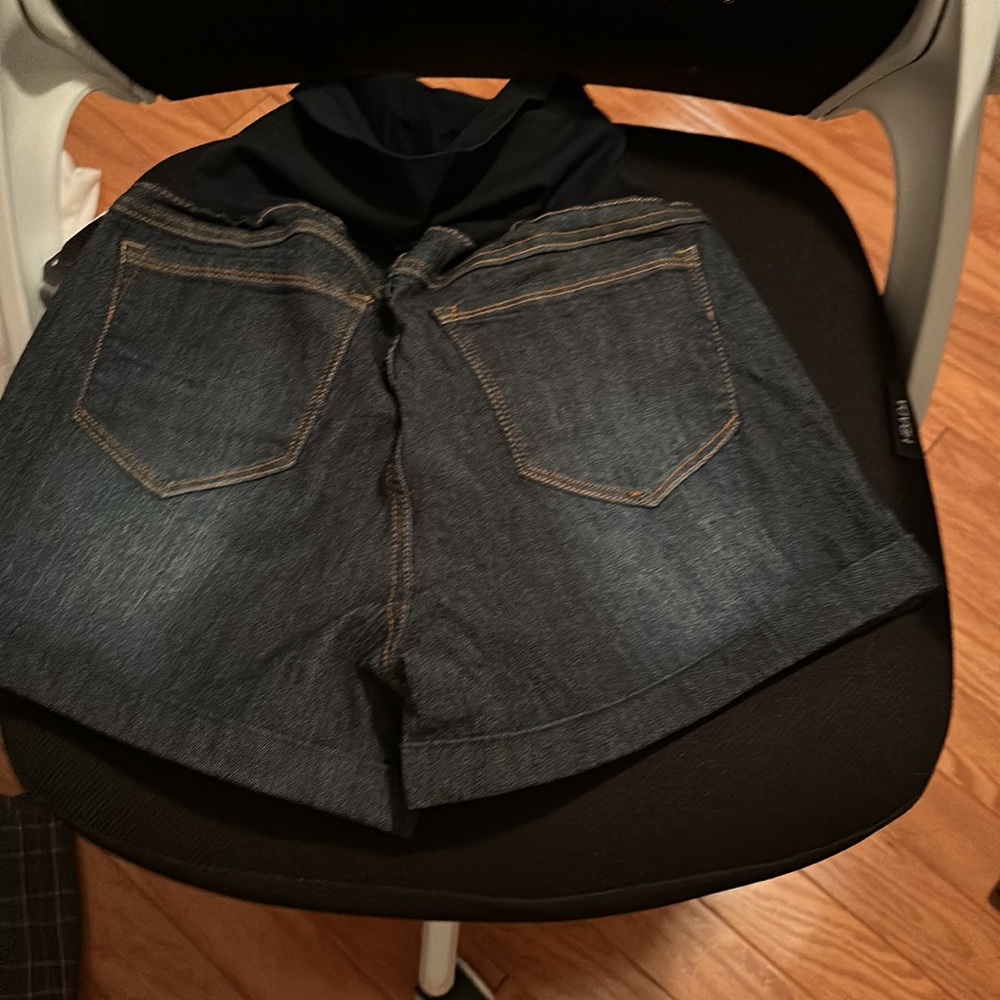 Shorts - Picture 2 of 3